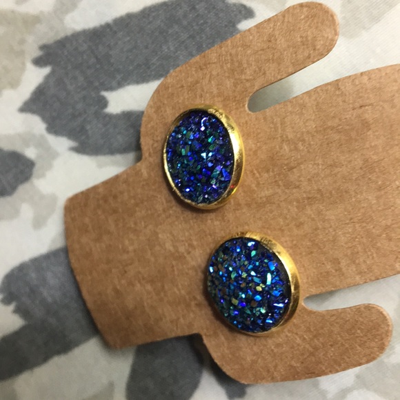 NWT! Gold Rimmed Circle Druzzy Stones Earrings Set - Picture 3 of 6